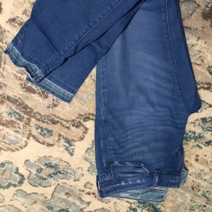 Vineyard vines raw hem jean